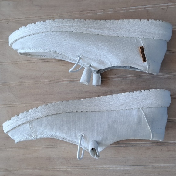 Hey Dude Chambray White Wendy Comfort Lightweight Causal Canvas Slip On - Picture 6 of 10